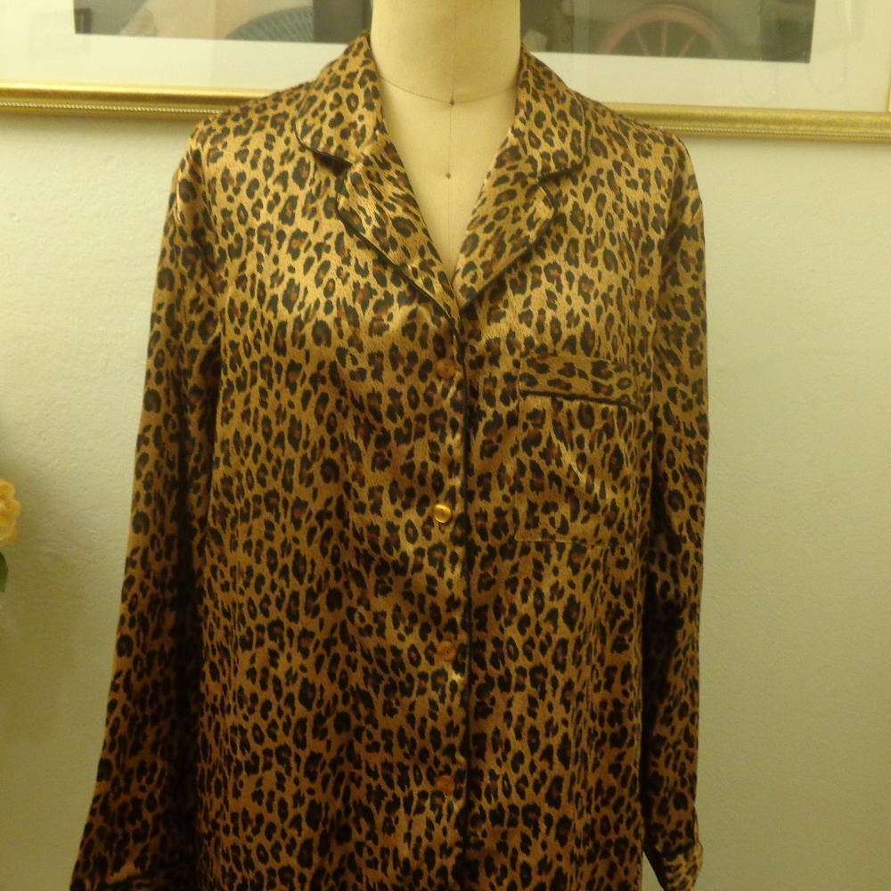 Avon Intimates Leopard Print Pajama Top - Picture 2 of 7